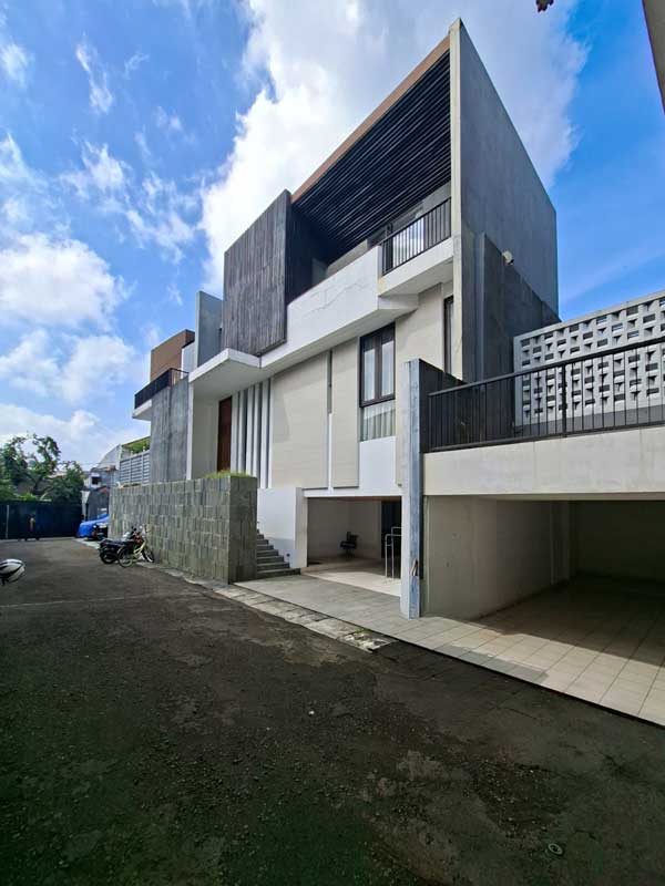 Jarang Ada Rumah 4 Lantai Dalam Mini Townhouse Ampera Kemang
