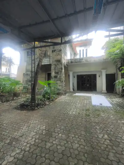 Disewakan Rumah Lama Di Menteng Lokasi Super Strategis